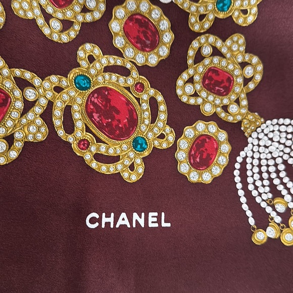 CHANEL SCARF HUGE SIZE - Picture 6 of 6